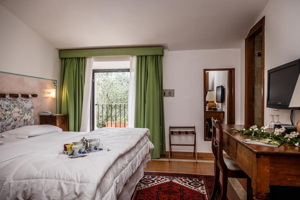 Villa Acquaviva Wine Resort มอนเตเมราโน ภายนอก รูปภาพ